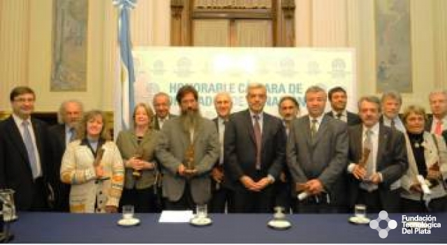 Se entregaron los premios “José A. Balseiro” a las iniciativas universitarias de vinculación tecnológica. Imagen Miniatura Se entregaron los premios “José A. Balseiro” a las iniciativas universitarias de vinculación tecnológica. Imagen Miniatura